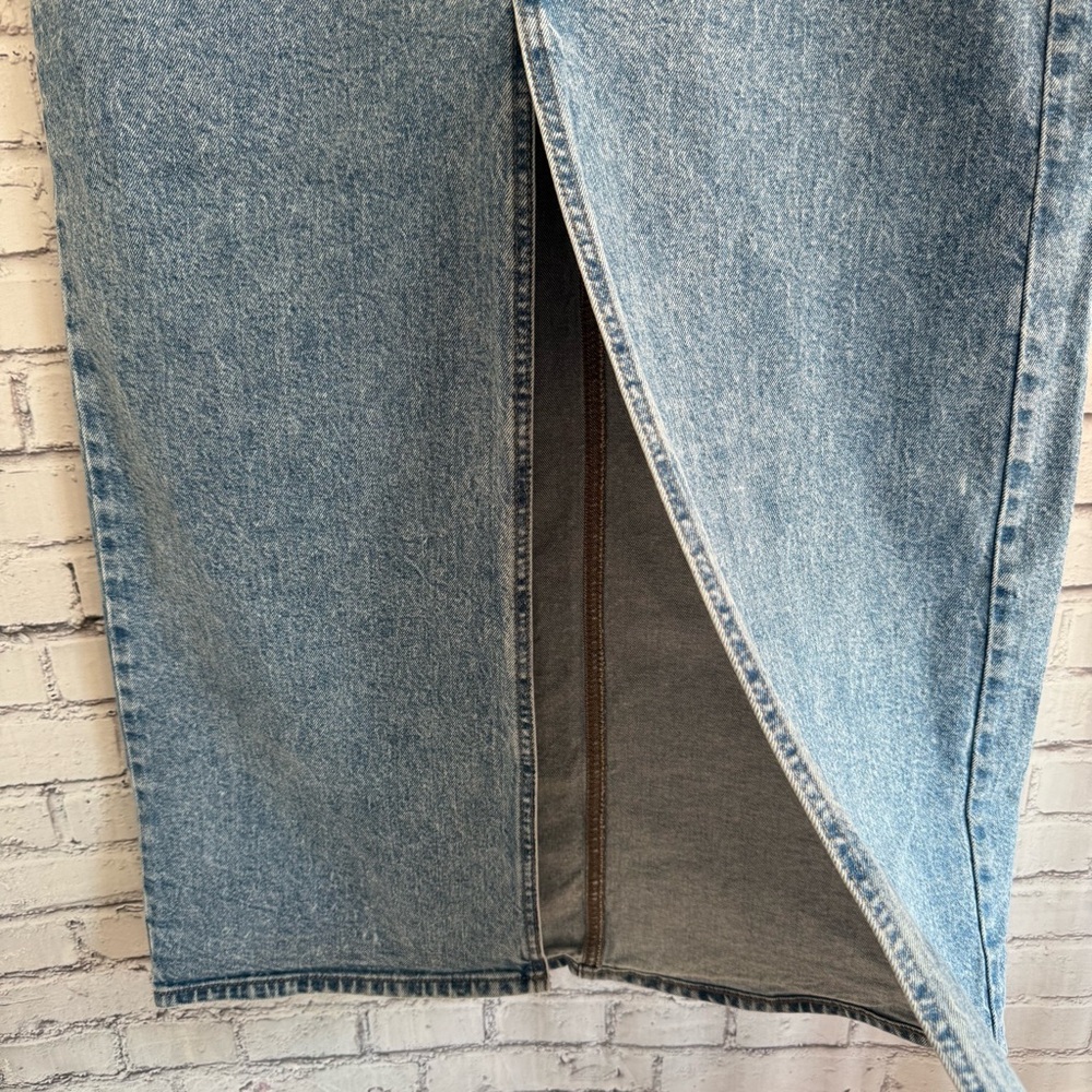Universal Thread Blue Denim Skirt NWOT - Picture 3 of 5